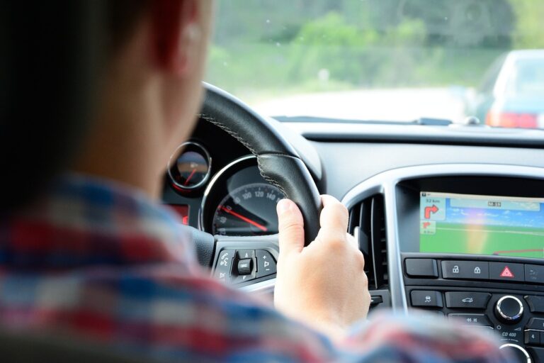 Seguro de auto para conductores de plataformas de viajes: ¿Es importante?